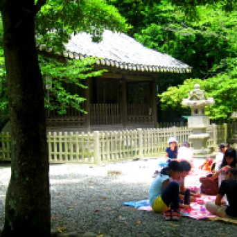children activity gathered around garden Japan